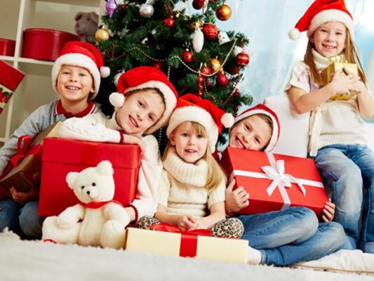 20+ quà Giáng Sinh độc đáo tặng gia đình, bạn bè, người yêu 5 Chọn quà Giáng SInh theo độ tuổi