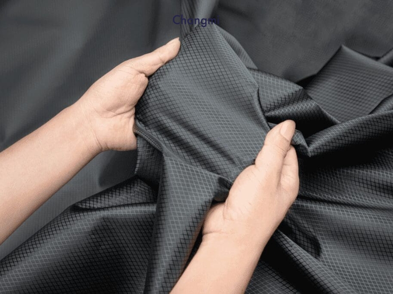 So sánh vải Polyester và Cotton: Nên chọn loại nào tốt hơn? 2 so sánh vải polyester và cotton